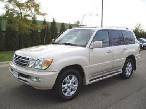 Photo of a 2003-2007 Lexus LX in Sand Dollar Pearl (paint color code 4R2)