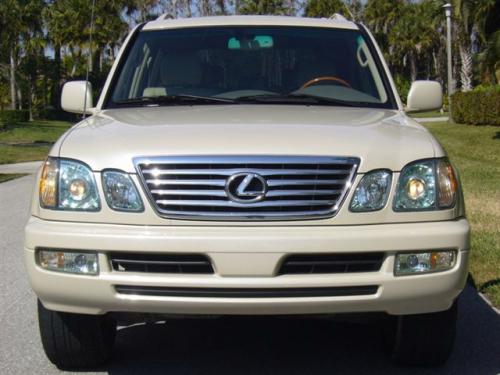 Photo of a 2003-2007 Lexus LX in Sand Dollar Pearl (paint color code 4R2)