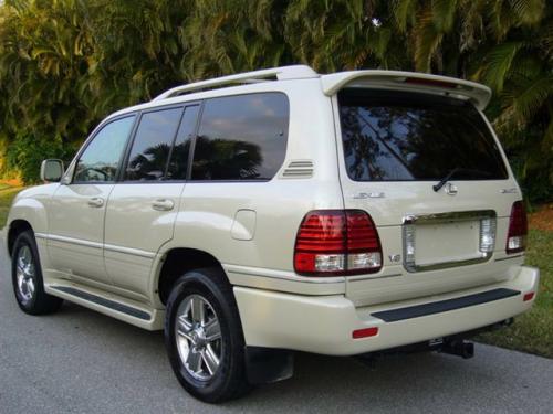 Photo of a 2003-2007 Lexus LX in Sand Dollar Pearl (paint color code 4R2)