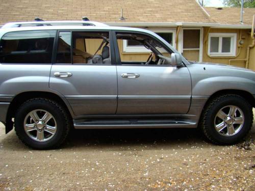 Photo of a 2001-2005 Lexus LX in Blue Vapor Metallic (paint color code 8P6)