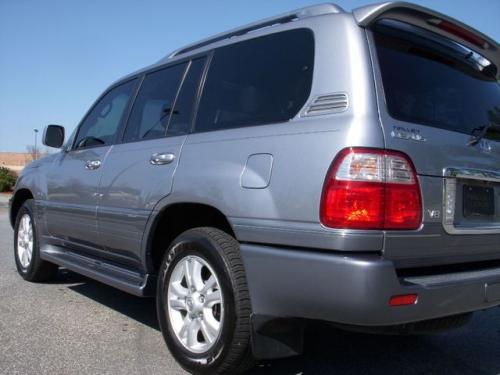 Photo of a 2001-2005 Lexus LX in Blue Vapor Metallic (paint color code 8P6)