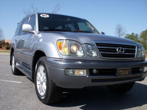 Photo of a 2001-2005 Lexus LX in Blue Vapor Metallic (paint color code 8P6)