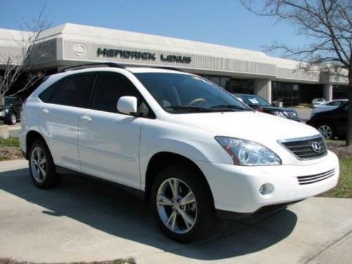 Photo of a 2004-2009 Lexus RX in Crystal White (paint color code 062)