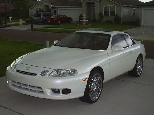 Photo of a 1992-1998 Lexus SC in Diamond White Pearl (paint color code 051)