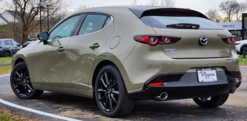 Photo of a 2024-2025 Mazda 3 in Zircon Sand Metallic (paint color code 48T)