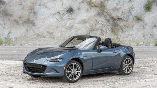 Photo of a 2016-2017 Mazda Miata in Blue Reflex Mica (paint color code 42B)