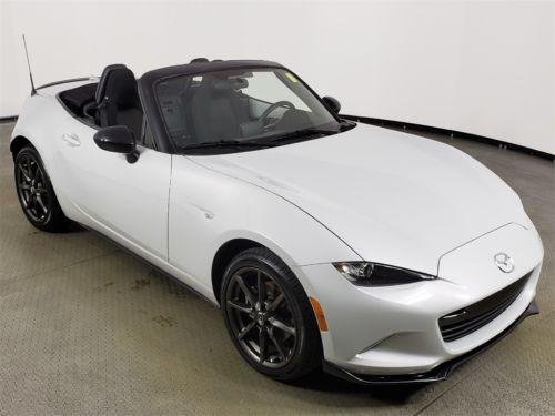 Photo of a 2016-2021 Mazda Miata in Arctic White (paint color code A4D)