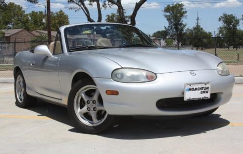 Photo of a 2000 Mazda Miata in Highlight Silver Metallic (paint color code 18G)