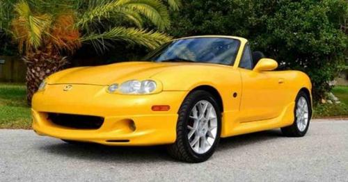 Photo of a 2002 Mazda Miata in Blazing Yellow Mica (paint color code 26S)