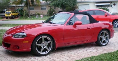 Photo of a 2004-2005 Mazda Miata in Velocity Red Mica (paint color code 27A)