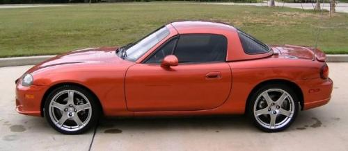 Photo of a 2005 Mazda Miata in Lava Orange Mica (paint color code 27Y)