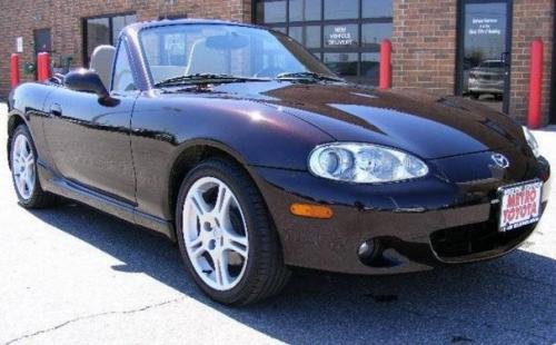 Photo of a 2004-2005 Mazda Miata in Black Cherry Mica (paint color code 28W)