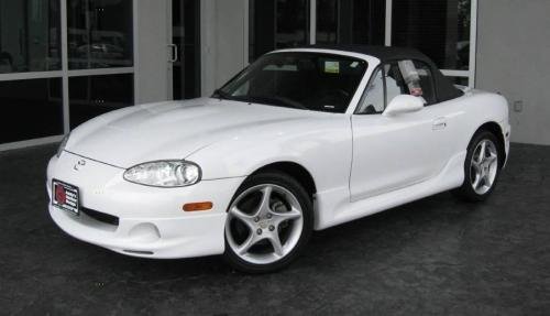 Photo of a 2001-2004 Mazda Miata in Pure White (paint color code A3D)