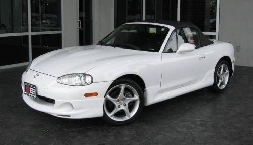 Photo of a 2002 Mazda Miata in Pure White (paint color code A3D)