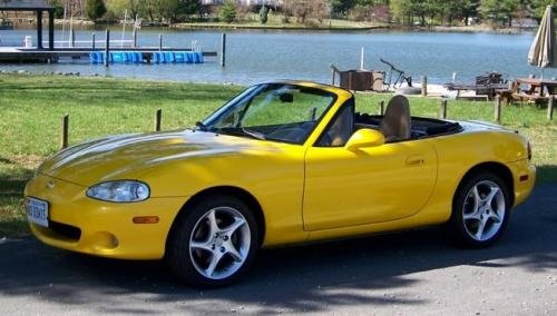 Photo of a 2002 Mazda Miata in Vivid Yellow (paint color code HZ)
