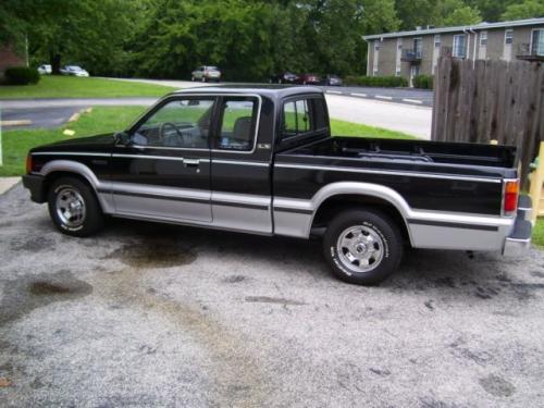 Photo of a 1986-1988 Mazda Truck in Sparkling Black on Sunbeam Silver (paint color code JB)