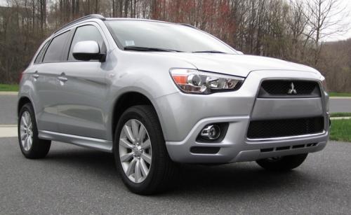 Photo of a 2011-2017 Mitsubishi Outlander Sport in Cool Silver Metallic (paint color code A31)