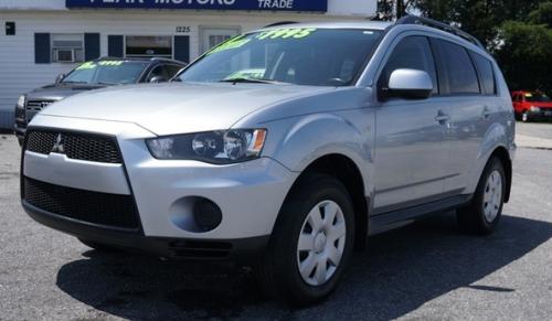 Photo of a 2011-2017 Mitsubishi Outlander Sport in Cool Silver Metallic (paint color code A31)