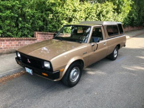 Photo of a 1984-1985 Mitsubishi Truck in Milano Gold Metallic (paint color code S34)