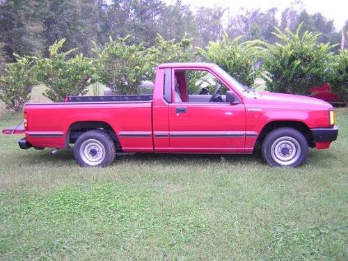 Photo of a 1988-1996 Mitsubishi Truck in Baja Red (paint color code R82
