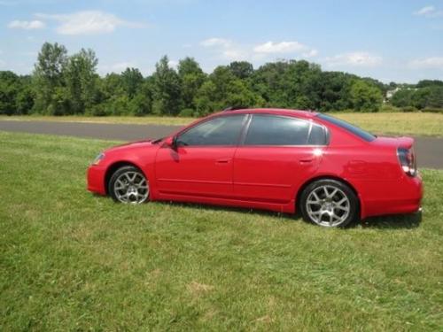 Photo of a 2006 Nissan Altima in Code Red (paint color code A20)