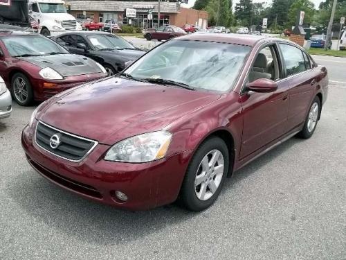 Photo of a 2002 Nissan Altima in Nouveau Ruby (paint color code AX3)