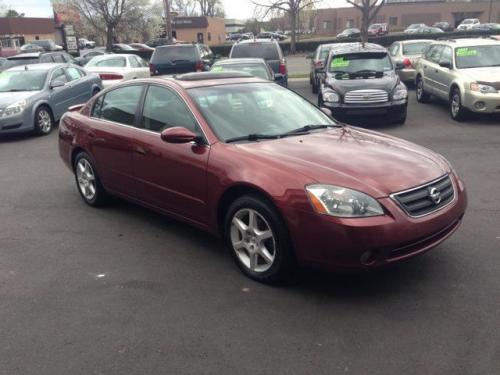 Photo of a 2002 Nissan Altima in Nouveau Ruby (paint color code AX3)