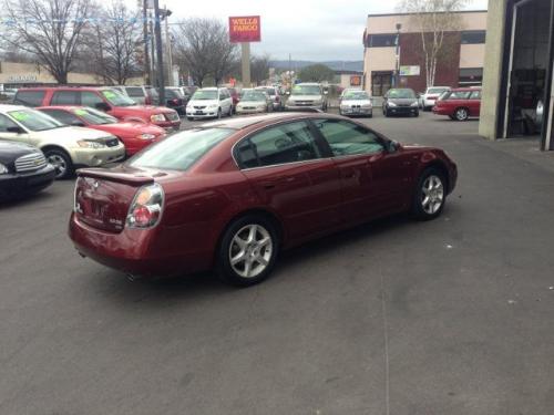 Photo of a 2002 Nissan Altima in Nouveau Ruby (paint color code AX3)