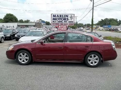 Photo of a 2002 Nissan Altima in Nouveau Ruby (paint color code AX3)