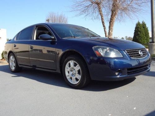 Photo of a 2005-2006 Nissan Altima in Majestic Blue (paint color code BW9)