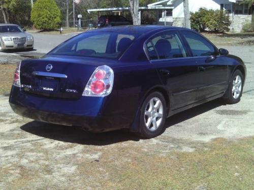 Photo of a 2005-2006 Nissan Altima in Majestic Blue (paint color code BW9)