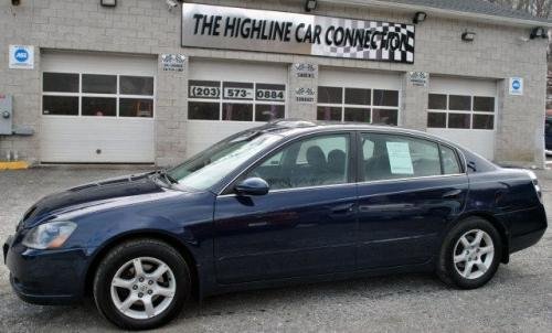 Photo of a 2005-2006 Nissan Altima in Majestic Blue (paint color code BW9)