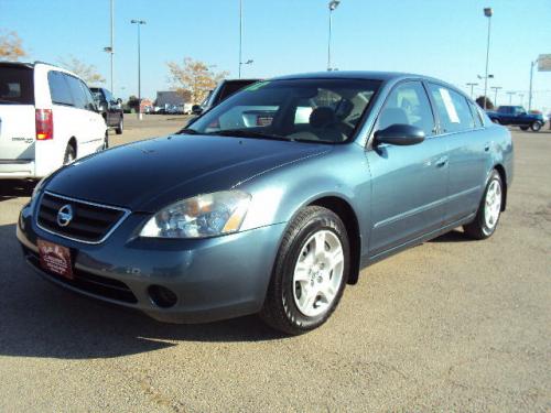 Photo of a 2002 Nissan Altima in Opal Blue Metallic (paint color code BX4)