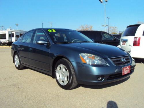 Photo of a 2002 Nissan Altima in Opal Blue Metallic (paint color code BX4)