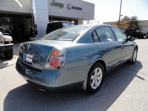 Photo of a 2002 Nissan Altima in Opal Blue Metallic (paint color code BX4)