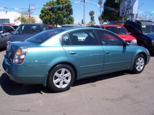 Photo of a 2002-2003 Nissan Altima in Seascape (paint color code FY0)