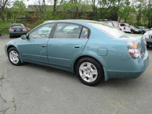 Photo of a 2002-2003 Nissan Altima in Seascape (paint color code FY0)