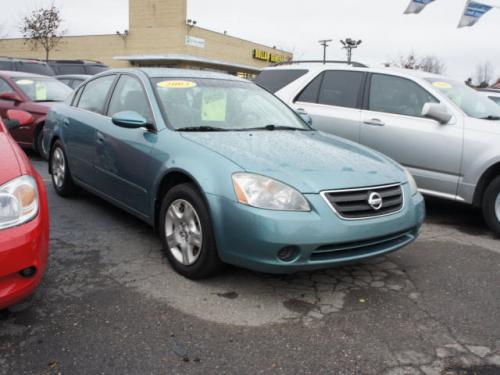 Photo of a 2002-2003 Nissan Altima in Seascape (paint color code FY0)