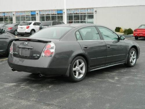 Photo of a 2005 Nissan Altima in Smoke (paint color code K11)