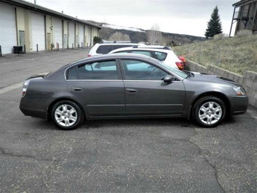 Photo of a 2004 Nissan Altima in Smoke (paint color code K11)