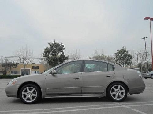 Photo of a 2002-2006 Nissan Altima in Polished Pewter (paint color code KY2)