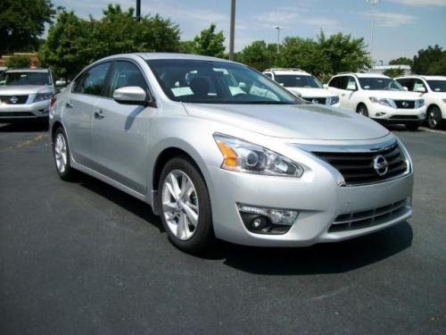 Photo Image Gallery & Touchup Paint: Nissan Altima in Brilliant Silver ...