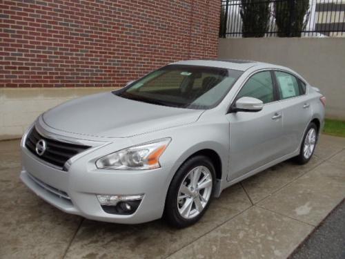 Photo Image Gallery & Touchup Paint: Nissan Altima in Brilliant Silver ...