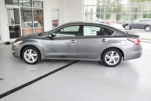 Photo Image Gallery & Touchup Paint: Nissan Altima in Gun Metallic (KAD)