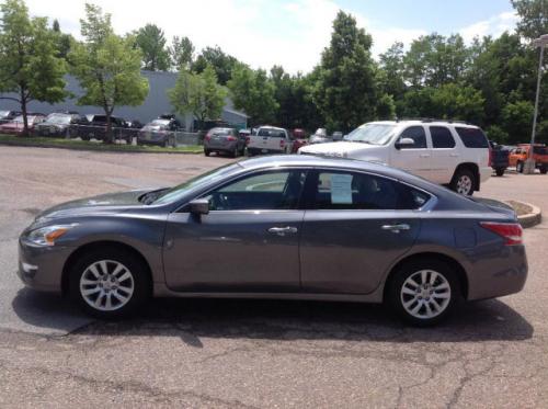 Photo Image Gallery & Touchup Paint: Nissan Altima in Gun Metallic (KAD)