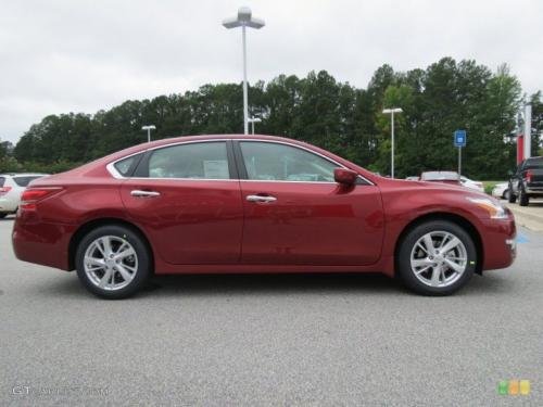 Photo of a 2013-2017 Nissan Altima in Cayenne Red (paint color code NAH)