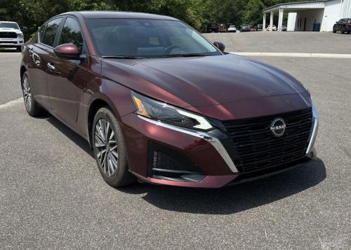 Photo of a 2024 Nissan Altima in Garnet Pearl Metallic (paint color code NCA)