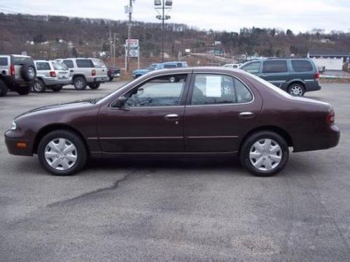 Photo of a 1997 Nissan Altima in Black Cherry (paint color code AS0)