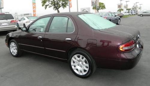 Photo of a 1997 Nissan Altima in Black Cherry (paint color code AS0)