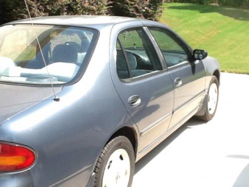 Photo of a 1993-1994 Nissan Altima in Pewter Blue Pearl (paint color code BL0)